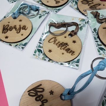 Llaveros de madera personalizados (12 unidades) - Imagen 2